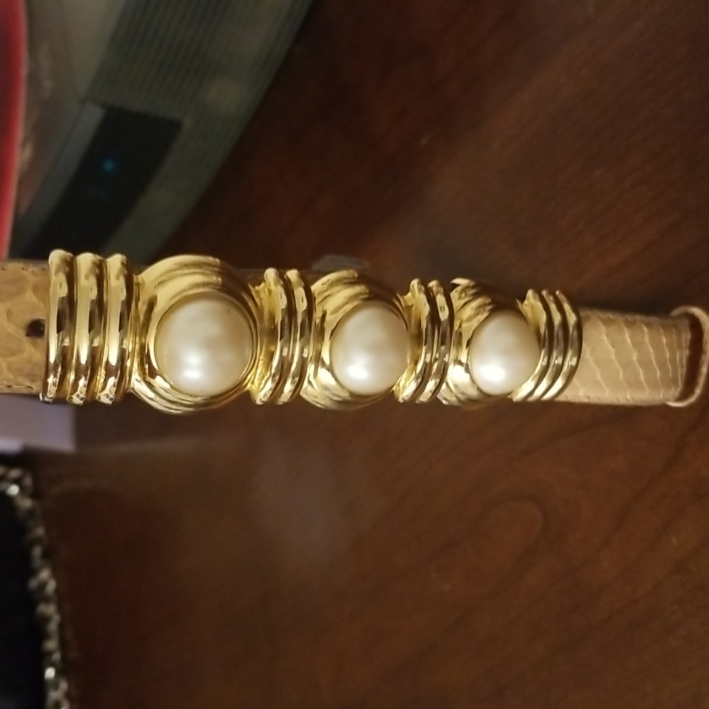 Fibbiol snakeskin belt.  Size small. Cream with golden pearl buckle - Picture 9 of 12